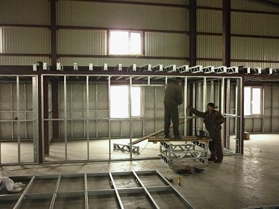 Почему быстрая сборка каркасных конструкций выгоднее традиционных методов?